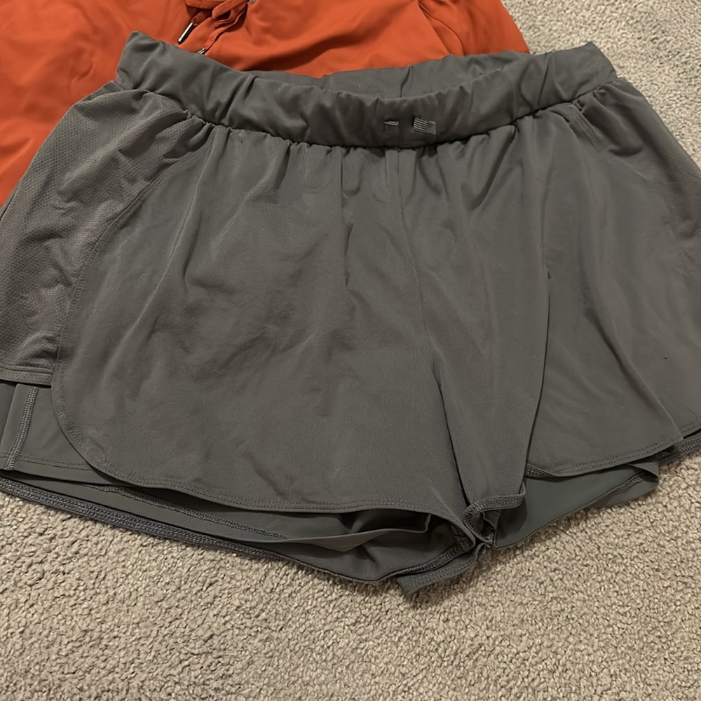 Lot of shorts- all fit like a Sz L - Picture 2 of 4